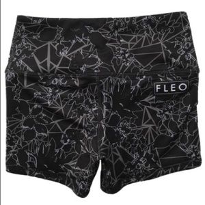 Fleo shorts SOLD